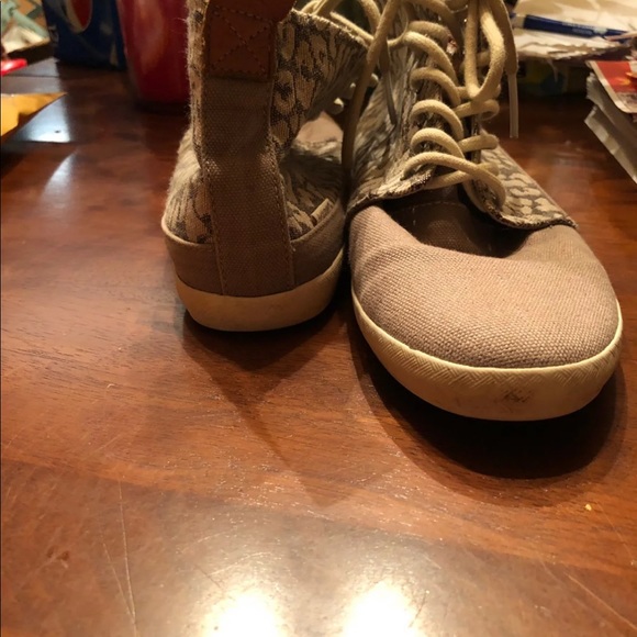 Adorable Reef Sneakers Sz8 - Picture 3 of 4